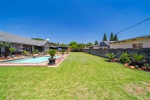 Gem in Parkrand, Boksburg with 4 bedrooms, entertainment area and pool – A Home That Has It All!