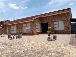 Spacious Riverside Townhouse with Solar Power