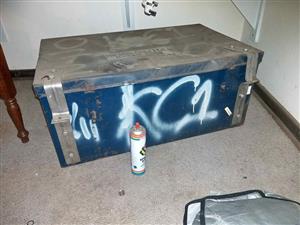 Metal storage chest