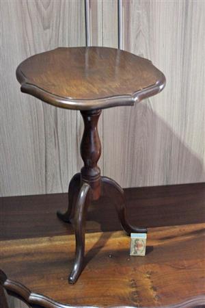 VINTAGE SCALLOPED SIDE TABLE KIAAT STAINED