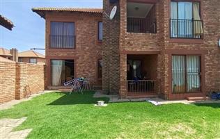 Townhouse For Sale in Edleen