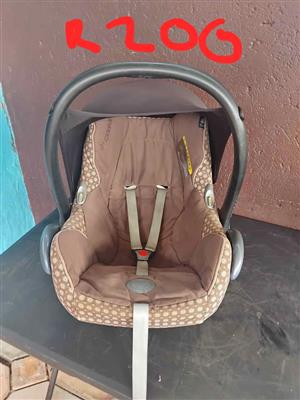 Pre love infant car seat for sale  New born up to 1 year old