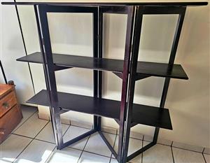 Foldable shelves