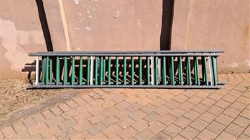 Wide Gravity conveyor tracks with steel rollers