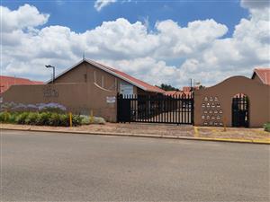 Perfect Starter Home: Stylish 1-Bedroom Duplex with Garden & Communal Pool