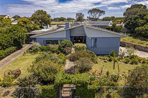 4 Bedroom Home for Sale in Sunridge Park