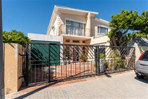 House For Sale in Grassy Park