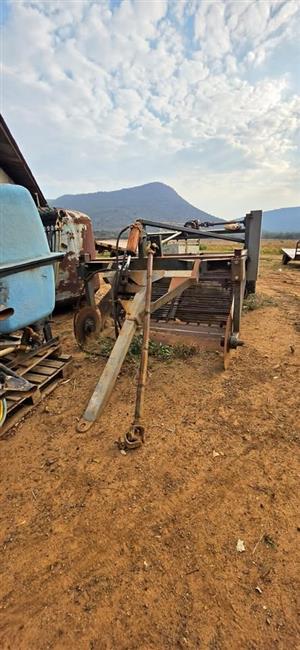2000 Spalding 2 row potato  lifter 