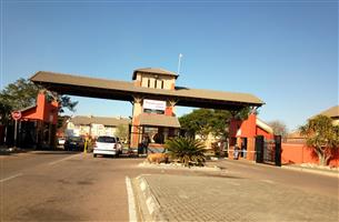 Idealistic Bachelor Apartment Within Security Estate- Akasia Pretoria