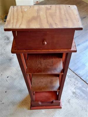 SMALL VINTAGE  WOODEN STORAGE/ DISPLAY CABINET