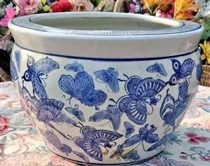 BEAUTIFUL  ELEGANT PLANTER BLUE MING AUTHENTICATED - 25CM WIDTH - INVESTMENT ITEM - CRESTA