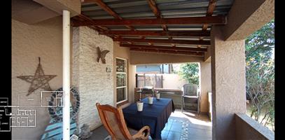 Secure Pet Friendly Family Home with Flatlet and Pool in Woodmere