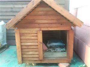 Large dog kennel for sale still in very good condition only 8 months