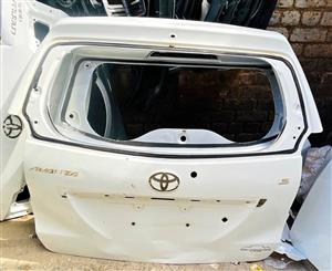 Toyota Avanza tailgate