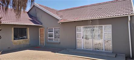 House For Sale in Roseacres