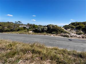 VACANT STAND IN PARADISE BEACH