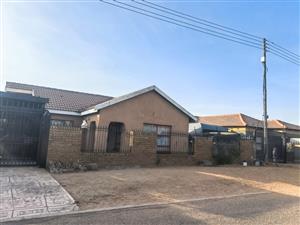 House For Sale in Soshanguve F