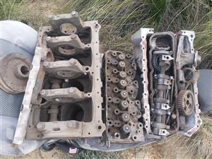 Isuzu kb 250 pistons and head 