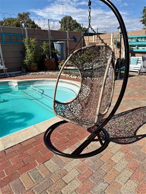 Patio hanging egg chair
