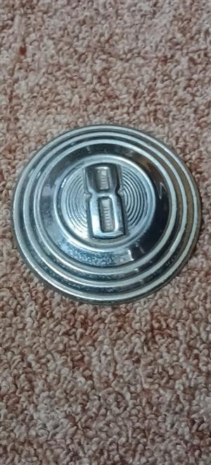 Ford V8, badge