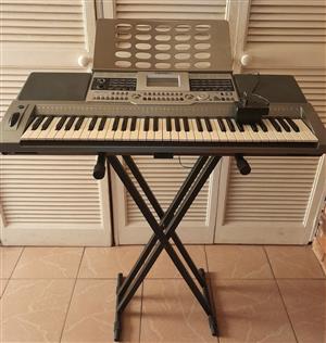 Medeli MD700 61-key Keyboard piano with stand.