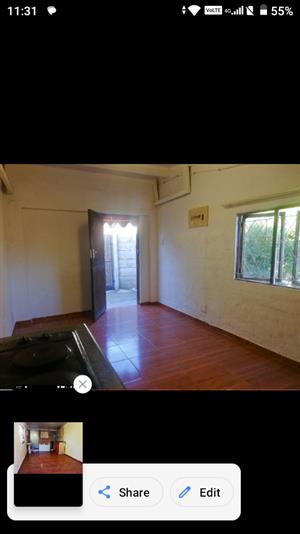 Spacious Bachelor pad for rent including water and lights 