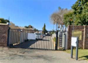 Huge 3 bed Cluster Suideroord jhb South