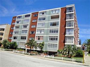 3 beds 2 baths Room only