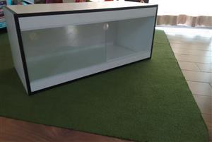 Reptile enclosure