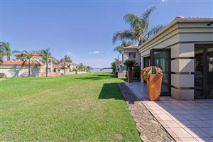 Stunning Single level unit for sale in Vaal Marina.