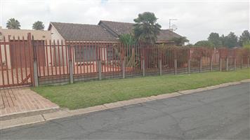 House For Sale in Evans Park