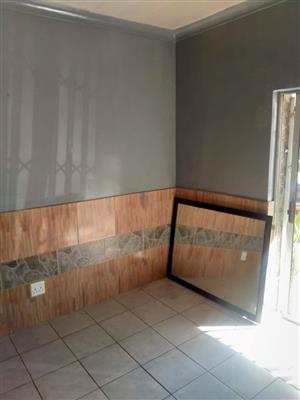 Bedroom ensuite available for immediate rent