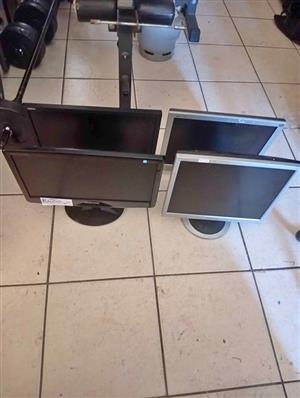 4 x Flat PC Monitors 