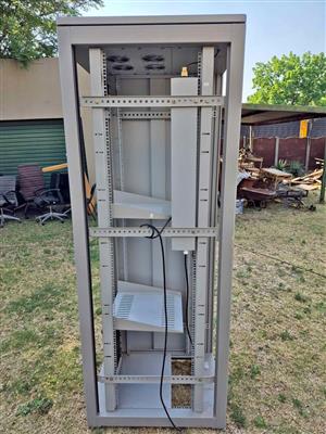 Server cabinet