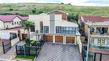 LUXURY 5 BEDROOM NEAT AND TIDY HOME FOR SALE IN LAUDIUM, CENTURION