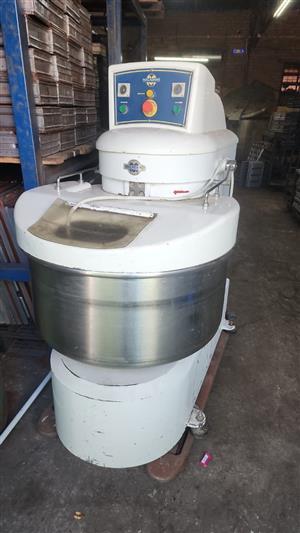 MacAdams 120 kg Dough Mixer