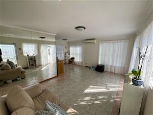 Fully Furnished 1-Bedroom Apartment in Vredehoek