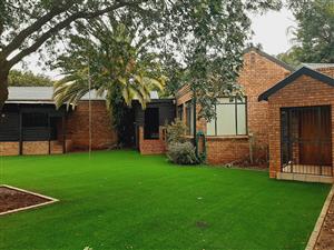 Very nice 5 bedr, 5+bathr face brick house in Newlands, Newkloof Estate for sale