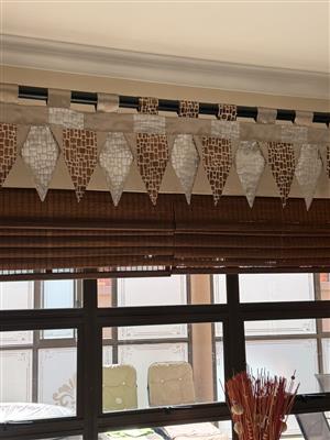 Roller blinds with toes and decorative skirtings