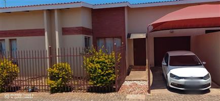 Lovely cozy two bedroom townhouse in Eagles Crest