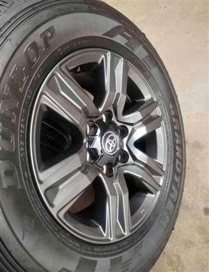Toyota gd6 rim 17rim with brand new Dunlop tyres