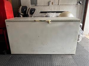 Chest freezer Defy 530 litre
