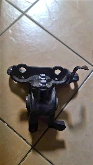 Toyota Rav 4 2019  engine mounting