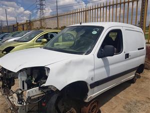 Peugeot partner 1.9 diesel stripping for spares