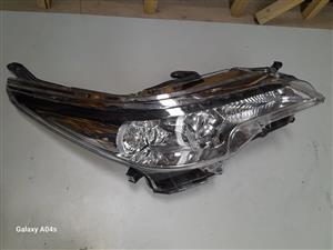 TOYOTA FORTUNER RIGHT FRONT HEADLIGHT FOR SALE 