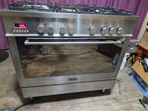 Delonghi 5 burner stove in good condition for sale