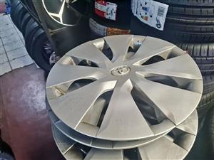 Toyota quest original wheel caps aset size 15