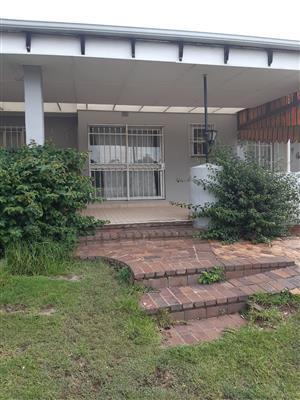 3 bed room flat to rent in Quiet and peacefull area of Lyndhurst JHB
