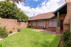 Townhouse For Sale in Glen Erasmia