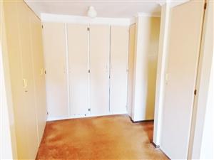 5 BEDROOM HOUSE WITH 3 BEDROOM FLATLET IN OLD DOORNPOORT. IDEAL FOR THE EXTENDED FAMILY.